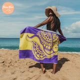 Toalla de Playa Seashell (34 x 63) – Toalla de Playa de Viaje Morada y Amarilla Hecha de 100% algodón – Toalla de Playa única para Adultos con diseño Tropical – Toalla de Playa compacta